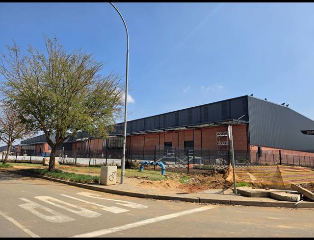2,200M² WAREHOUSE TO LET IN GOSFORTH PARK